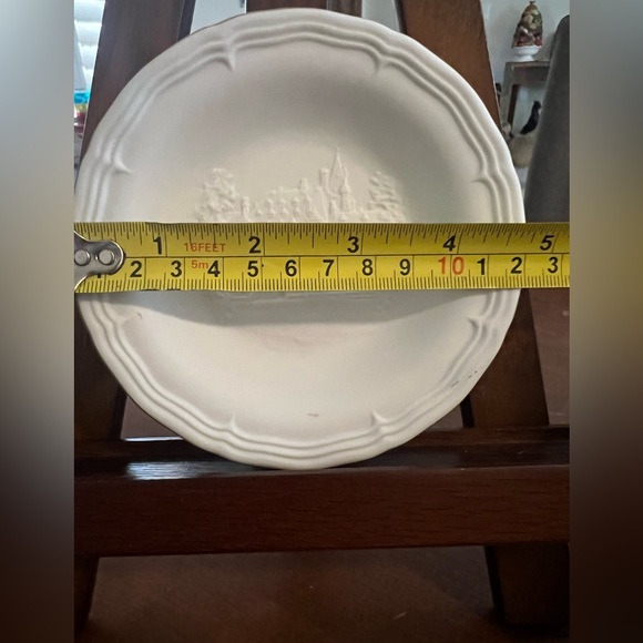 Vintage HOCHST Porcelain Bisque Small Trinket Dish Embossed Building - Picture 2 of 3